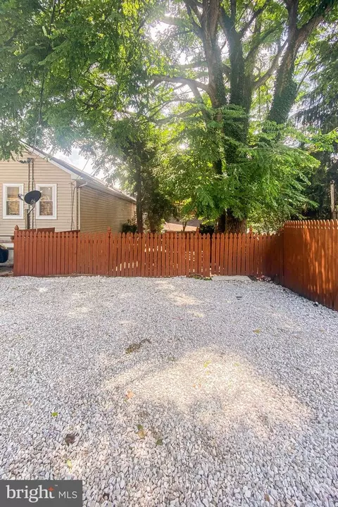 Exterior - 3717 Falls Rd, Baltimore, MD 21211 photo 4 of 6