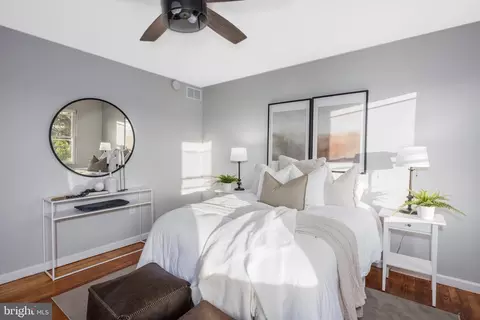 Bedroom - 3717 Falls Rd, Baltimore, MD 21211 photo 2 of 5