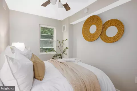 Bedroom - 3717 Falls Rd, Baltimore, MD 21211 photo 5 of 5