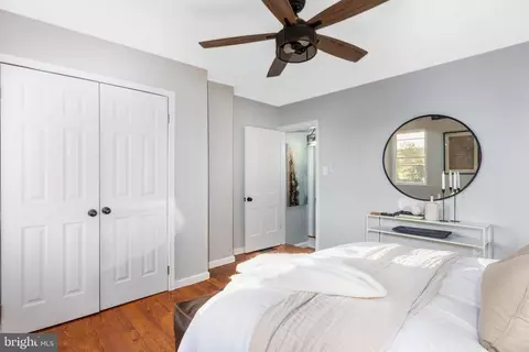 Bedroom - 3717 Falls Rd, Baltimore, MD 21211 photo 3 of 5