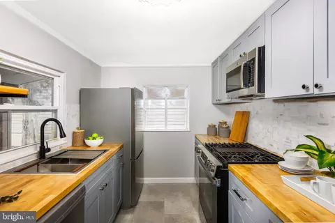 Kitchen - 3717 Falls Rd, Baltimore, MD 21211 photo 2 of 3