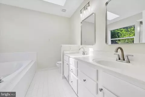 Bath - 5247 Downing Rd, Baltimore, MD 21212 photo 2 of 4