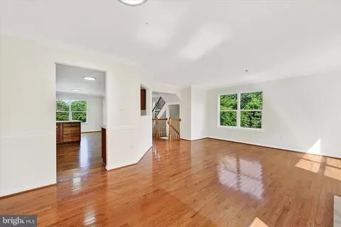 Living - 5247 Downing Rd, Baltimore, MD 21212 photo 4 of 6