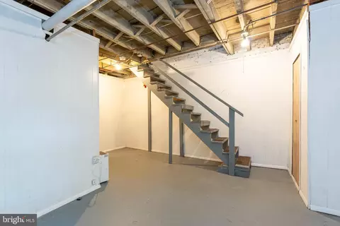 Entry Way - 3208 Chestnut Ave, Baltimore, MD 21211 photo 3 of 4