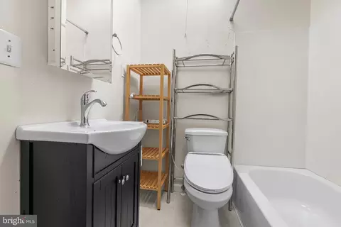 Bath - 3208 Chestnut Ave, Baltimore, MD 21211 photo 1 of 2