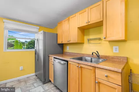 Kitchen - 3208 Chestnut Ave, Baltimore, MD 21211 photo 3 of 4