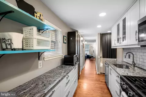 Entry Way - 2503 Eastern Ave, Baltimore, MD 21224 photo 8 of 12