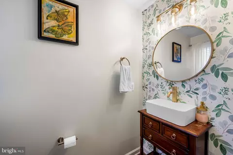 Bath - 2503 Eastern Ave, Baltimore, MD 21224 photo 1 of 2