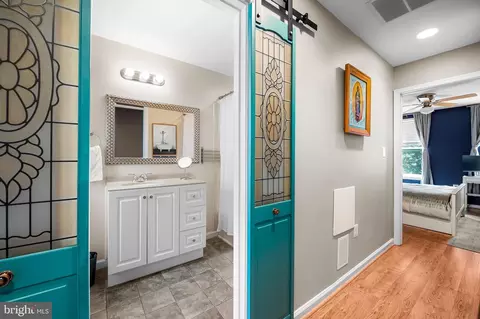Entry Way - 2503 Eastern Ave, Baltimore, MD 21224 photo 10 of 12