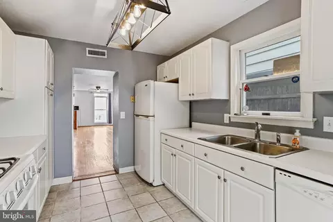 Entry Way - 108 Birckhead St, Baltimore, MD 21230 photo 3 of 3