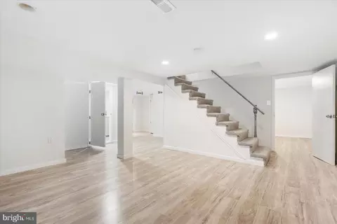 Entry Way - 5723 Onnen Rd, Baltimore, MD 21206 photo 5 of 5