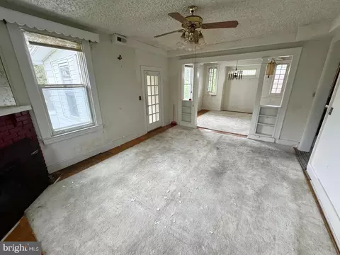Living - 2805 Oakley Ave, Baltimore, MD 21215 photo 6 of 7