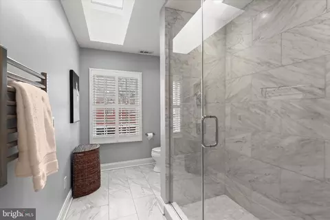 Bath - 928 Fell St, Baltimore, MD 21231 photo 3 of 6