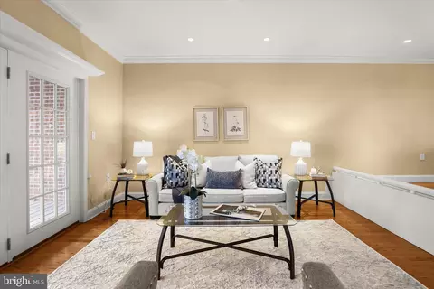 Living - 928 Fell St, Baltimore, MD 21231 photo 2 of 4
