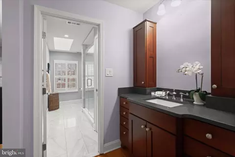 Bath - 928 Fell St, Baltimore, MD 21231 photo 2 of 6