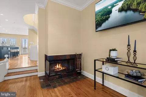 Living - 928 Fell St, Baltimore, MD 21231 photo 4 of 4