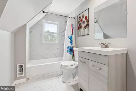 Bath - 4506 Elsrode Ave, Baltimore, MD 21214 photo 2 of 3