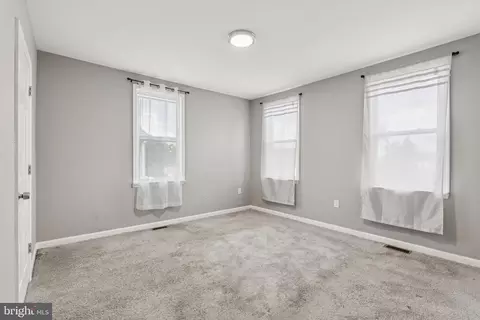 Entry Way - 4506 Elsrode Ave, Baltimore, MD 21214 photo 4 of 6