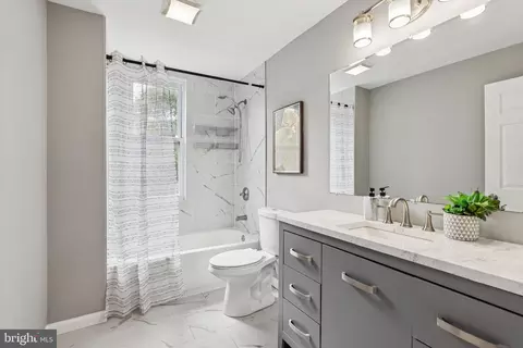 Bath - 4506 Elsrode Ave, Baltimore, MD 21214 photo 1 of 3