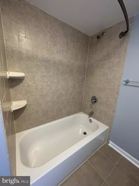 Bath - 1123 Ward St, Baltimore, MD 21230 photo 4 of 5