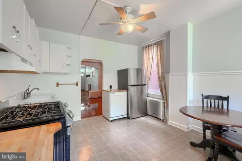 Entry Way - 4525 Schenley Rd, Baltimore, MD 21210 photo 4 of 5