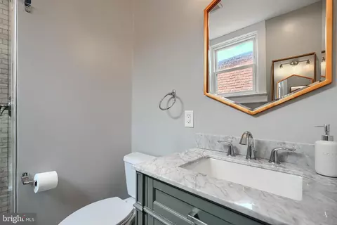 Bath - 4525 Schenley Rd, Baltimore, MD 21210 photo 3 of 6