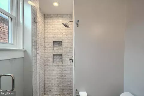Bath - 4525 Schenley Rd, Baltimore, MD 21210 photo 2 of 6