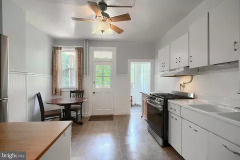 Entry Way - 4525 Schenley Rd, Baltimore, MD 21210 photo 2 of 5