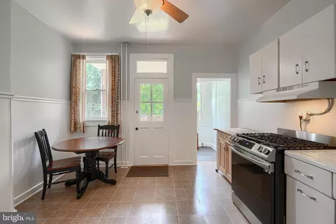 Entry Way - 4525 Schenley Rd, Baltimore, MD 21210 photo 3 of 5