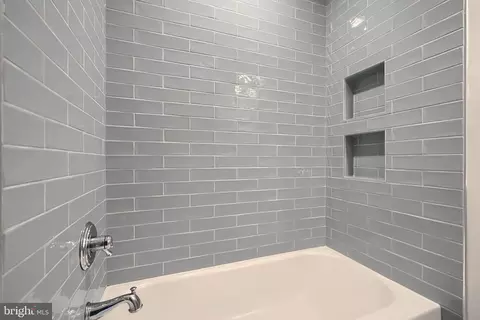 Bath - 4525 Schenley Rd, Baltimore, MD 21210 photo 5 of 6