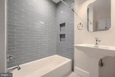 Bath - 4525 Schenley Rd, Baltimore, MD 21210 photo 4 of 6