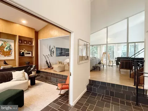 Entry Way - 2103 Northcliff Dr, Baltimore, MD 21209 photo 2 of 2
