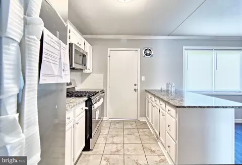 Entry Way - 4214 Labyrinth Rd, Baltimore, MD 21215 photo 1 of 1
