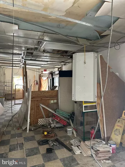 Entry Way - 3100 Kenyon Ave, Baltimore, MD 21213 photo 1 of 12