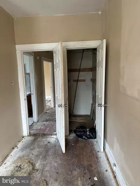 Entry Way - 3100 Kenyon Ave, Baltimore, MD 21213 photo 8 of 12