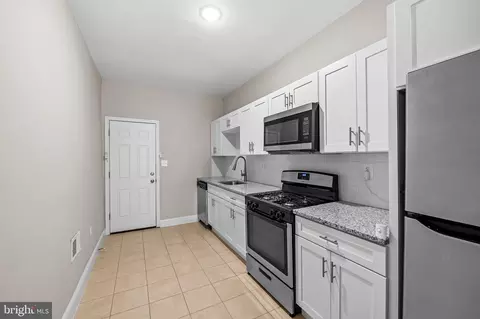 Entry Way - 1605 Clifton Ave, Baltimore, MD 21217 photo 3 of 8