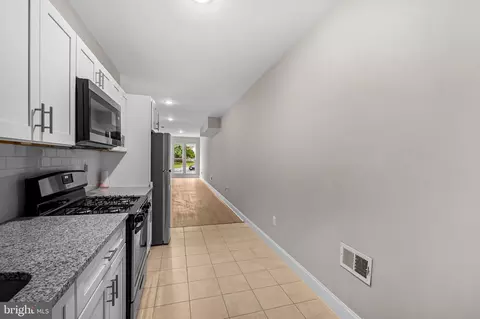 Entry Way - 1605 Clifton Ave, Baltimore, MD 21217 photo 5 of 8