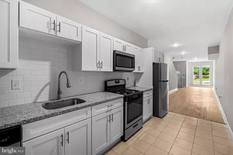 Entry Way - 1605 Clifton Ave, Baltimore, MD 21217 photo 6 of 8