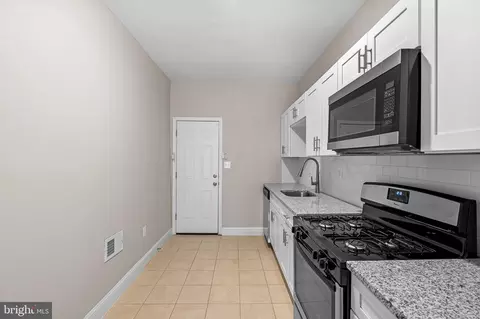 Entry Way - 1605 Clifton Ave, Baltimore, MD 21217 photo 4 of 8