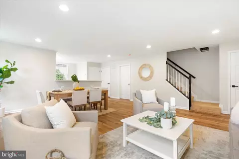 Living - 730 Murphy Ln, Baltimore, MD 21201 photo 4 of 6
