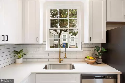 Kitchen - 730 Murphy Ln, Baltimore, MD 21201 photo 4 of 4
