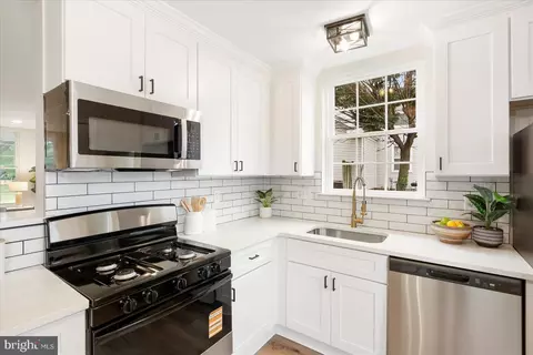 Kitchen - 730 Murphy Ln, Baltimore, MD 21201 photo 3 of 4