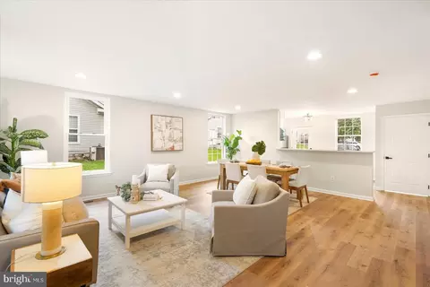 Living - 730 Murphy Ln, Baltimore, MD 21201 photo 1 of 6
