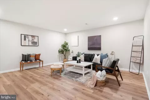 Living - 730 Murphy Ln, Baltimore, MD 21201 photo 6 of 6