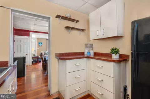 Entry Way - 446 N Clinton St, Baltimore, MD 21224 photo 2 of 3