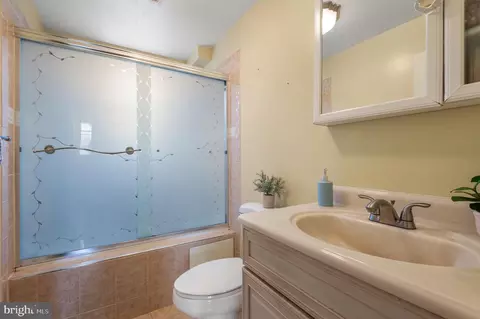 Bath - 446 N Clinton St, Baltimore, MD 21224 photo 1 of 2
