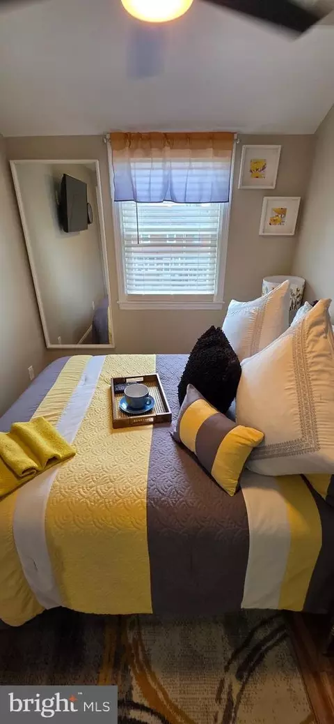 Bedroom - 2046 E Belvedere Ave, Baltimore, MD 21239 photo 8 of 19