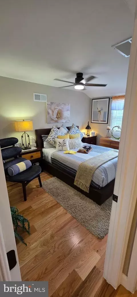 Bedroom - 2046 E Belvedere Ave, Baltimore, MD 21239 photo 12 of 19