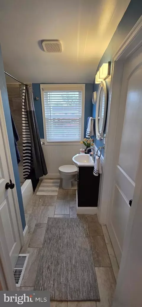 Entry Way - 2046 E Belvedere Ave, Baltimore, MD 21239 photo 3 of 3