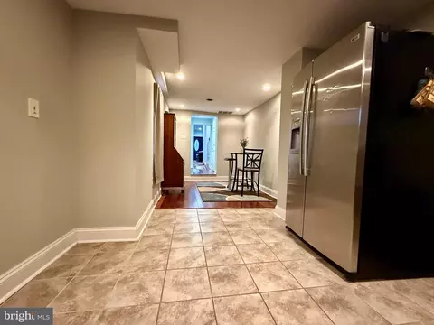 Entry Way - 1809 E Pratt St, Baltimore, MD 21231 photo 1 of 4
